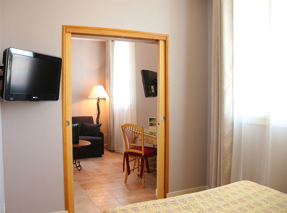 Hotel And Restaurant L Arena